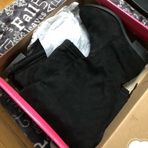 Charlotte Russe women’s boots -size 8